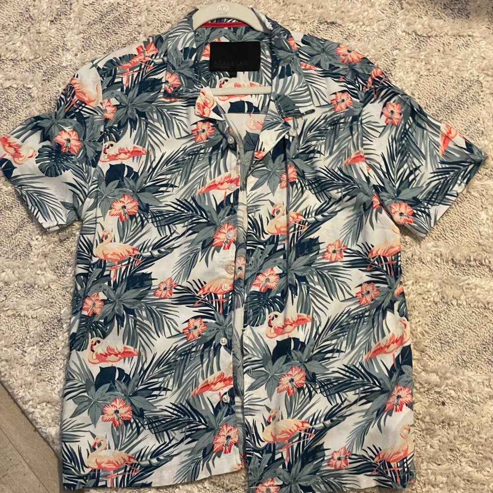 Worn once men’s patterned SoulStar of England ss button up.